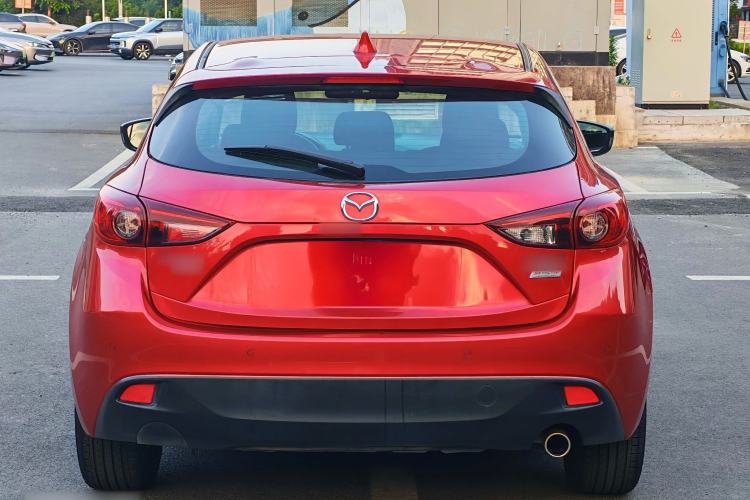 Used Mazda 3 Axela 2014 Hatchback 1.5L Automatic Luxury Model Exterior 7