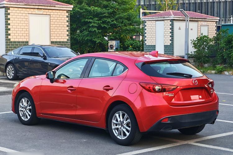 Used Mazda 3 Axela 2014 Hatchback 1.5L Automatic Luxury Model Exterior 8