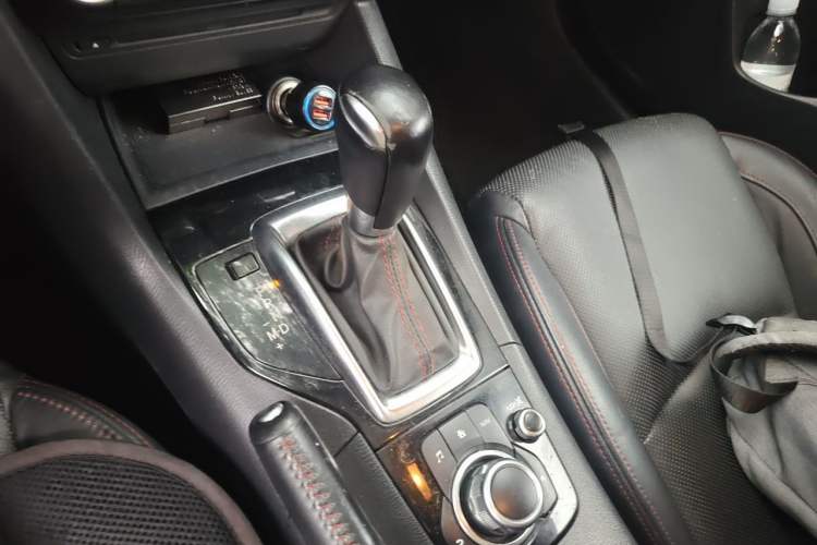 Used Mazda 3 Axela 2014 Hatchback 2.0L Automatic Flagship Model Gear Lever