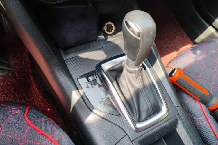 Used Mazda 3 Axela 2014 Sedan 1.5L Automatic Comfort Model Gear Lever