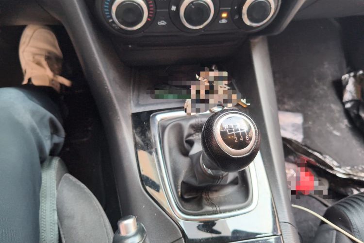 Used Mazda 3 Axela 2014 Hatchback 1.5L Manual Comfort Model Gear Lever