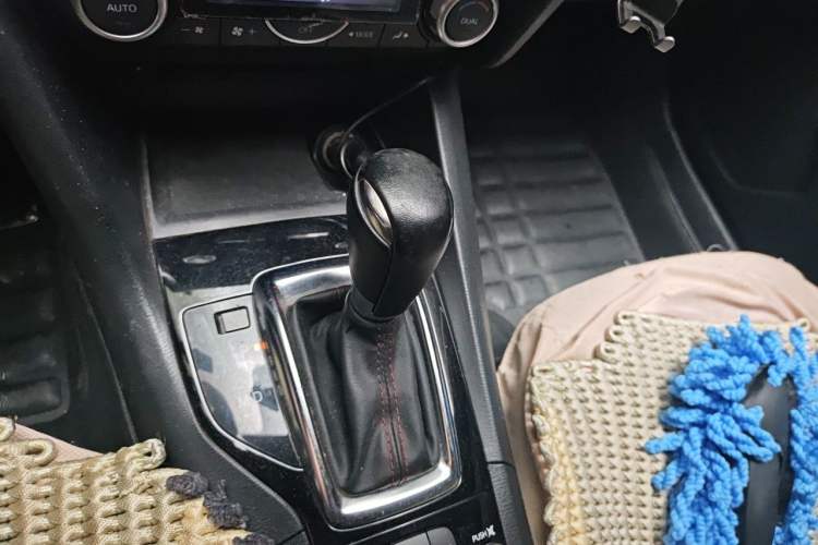 Used Mazda 3 Axela 2014 Sedan 2.0L Automatic Sport Model Gear Lever