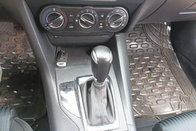 Used Mazda 3 Axela 2014 Sedan 1.5L Automatic Comfort Model Gear Lever