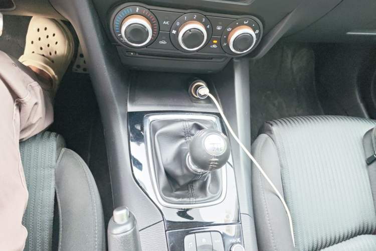 Used Mazda 3 Axela 2014 Sedan 1.5L Manual Comfort Model Gear Lever