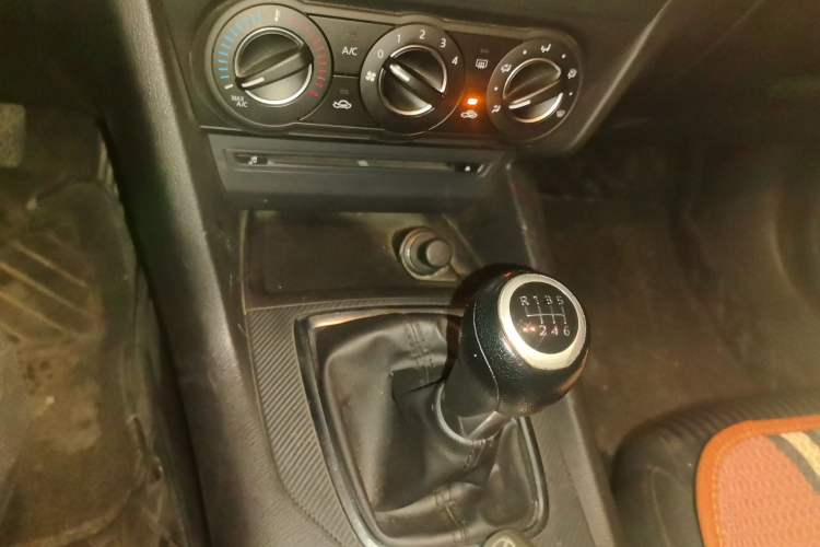 Used Mazda 3 Axela 2014 Sedan 1.5L Manual Comfort Model Gear Lever