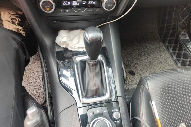 Used Mazda 3 Axela 2014 Hatchback 2.0L Automatic Sport Model Gear Lever