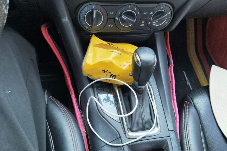 Used Mazda 3 Axela 2014 Sedan 1.5L Automatic Comfort Model Gear Lever