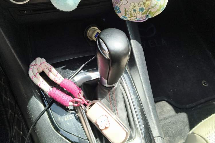 Used Mazda 3 Axela 2014 Sedan 2.0L Automatic Flagship Model Gear Lever
