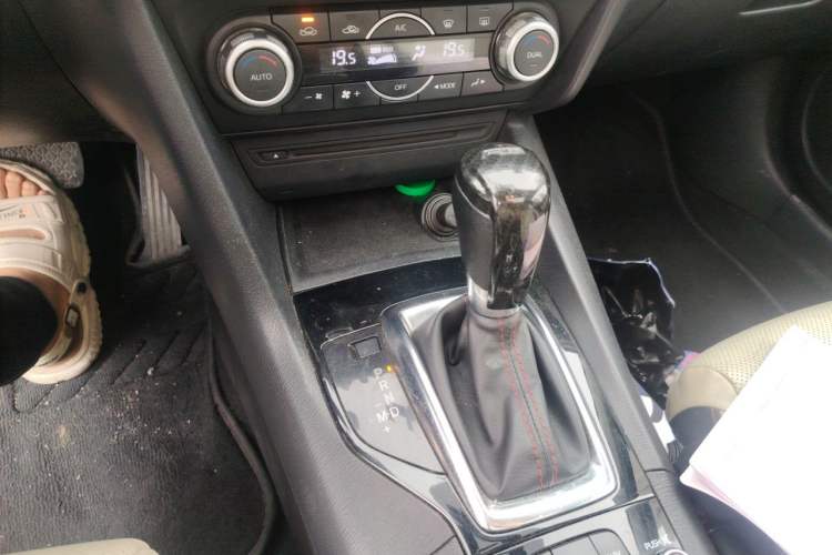 Used Mazda 3 Axela 2014 Sedan 2.0L Automatic Flagship Model Gear Lever