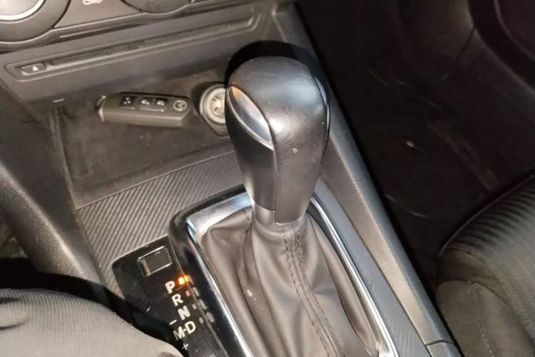 Used Mazda 3 Axela 2014 Sedan 1.5L Automatic Comfort Model Gear Lever