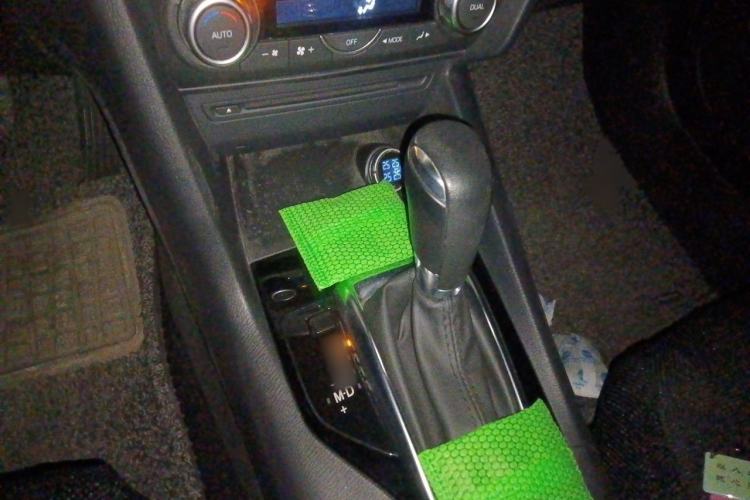 Used Mazda 3 Axela 2014 Sedan 1.5L Automatic Luxury Model Gear Lever