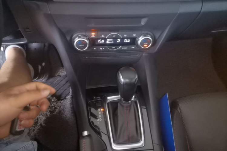 Used Mazda 3 Axela 2014 Hatchback 2.0L Automatic Flagship Model Gear Lever