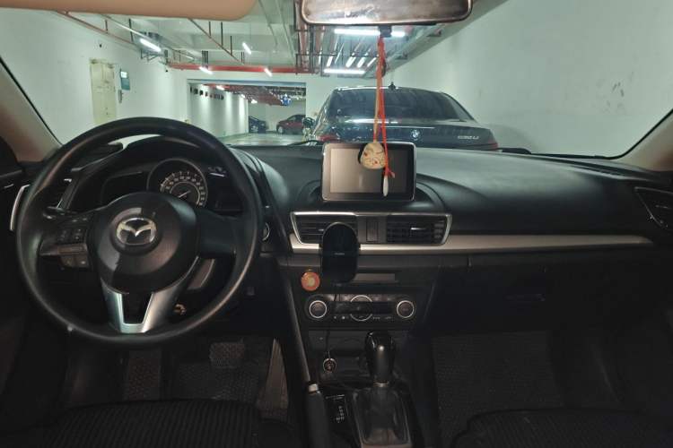 Used Mazda 3 Axela 2014 Sedan 1.5L Automatic Luxury Model Headliner