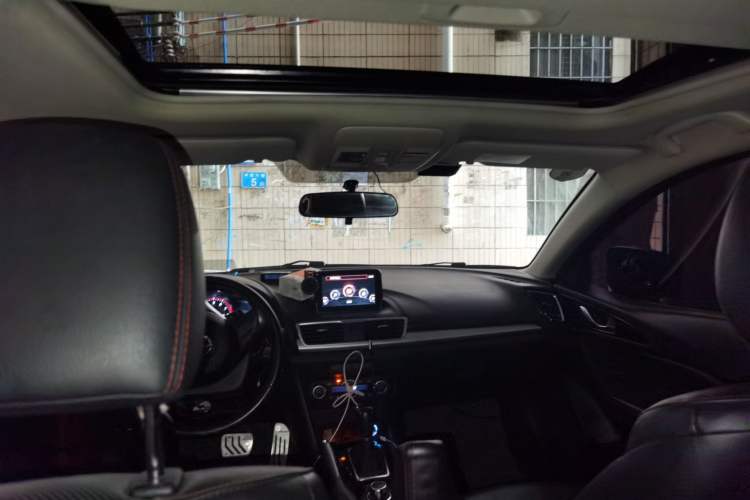 Used Mazda 3 Axela 2014 Hatchback 2.0L Automatic Flagship Model Headliner