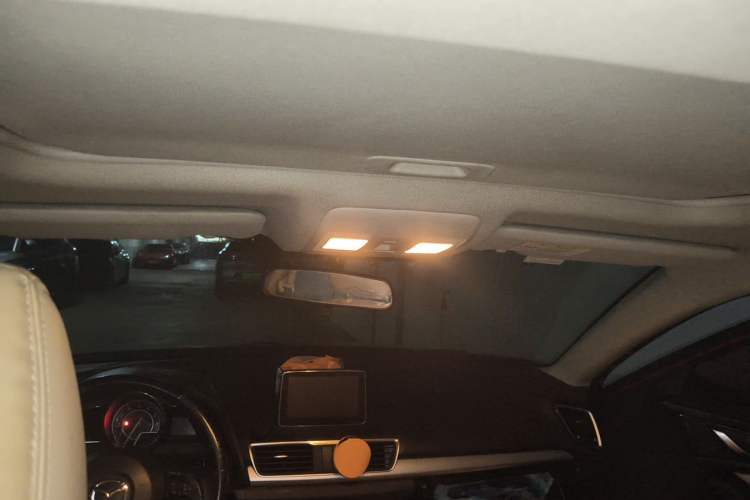 Used Mazda 3 Axela 2014 Sedan 2.0L Automatic Flagship Model Headliner