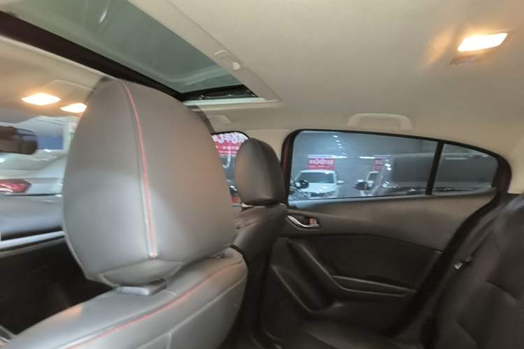 Used Mazda 3 Axela 2014 Sedan 1.5L Automatic Luxury Model Headliner