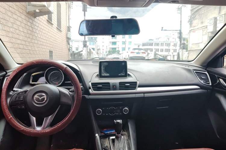 Used Mazda 3 Axela 2014 Sedan 1.5L Automatic Luxury Model Headliner