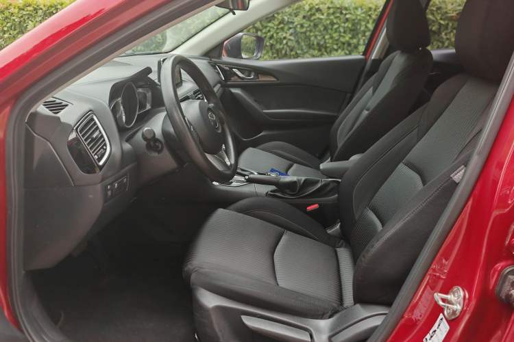 Used Mazda 3 Axela 2014 Sedan 1.5L Automatic Luxury Model Interior 1