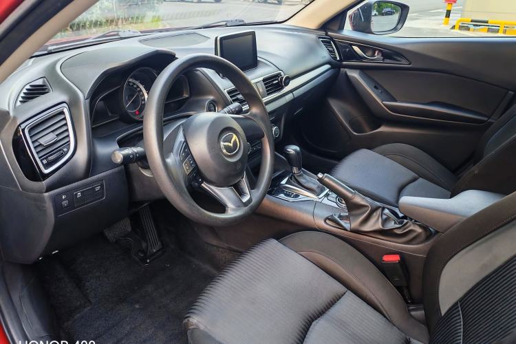 Used Mazda 3 Axela 2014 Hatchback 1.5L Automatic Luxury Model Interior 2