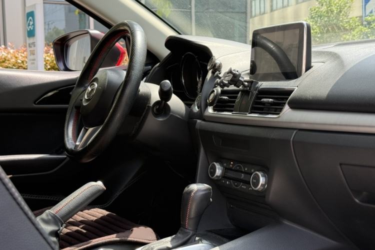 Used Mazda 3 Axela 2014 Sedan 1.5L Automatic Luxury Model Interior 2