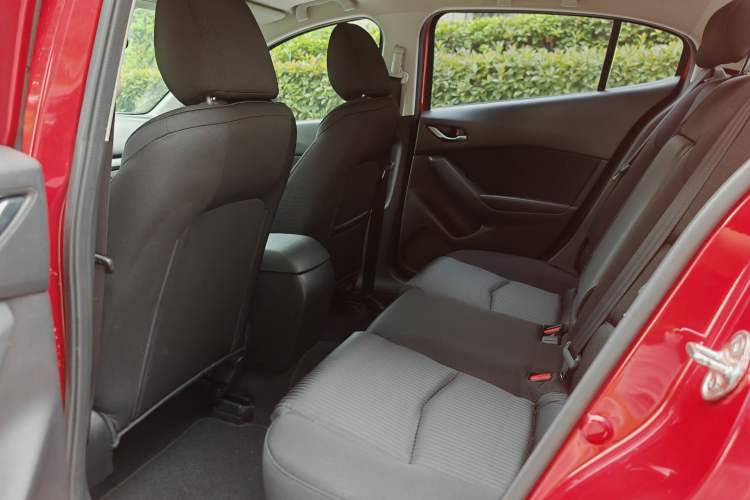 Used Mazda 3 Axela 2014 Sedan 1.5L Automatic Luxury Model Interior 2