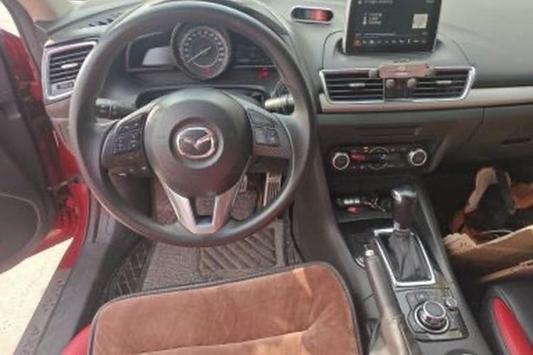 Used Mazda 3 Axela 2014 Sedan 1.5L Automatic Luxury Model Interior 3