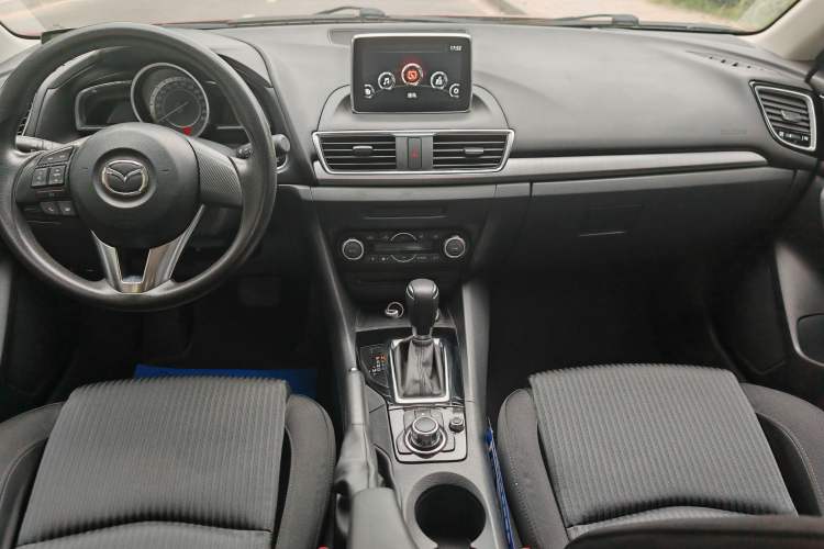 Used Mazda 3 Axela 2014 Sedan 1.5L Automatic Luxury Model Interior 3
