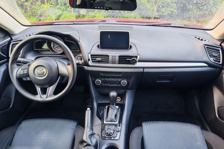 Used Mazda 3 Axela 2014 Hatchback 1.5L Automatic Luxury Model Interior 4