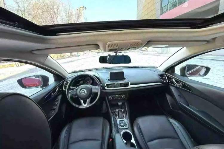 Used Mazda 3 Axela 2014 Sedan 1.5L Automatic Luxury Model Interior 4