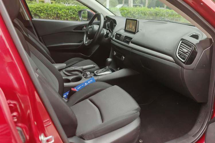 Used Mazda 3 Axela 2014 Sedan 1.5L Automatic Luxury Model Interior 4