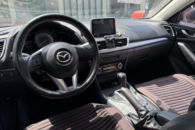 Used Mazda 3 Axela 2014 Sedan 1.5L Automatic Luxury Model Interior 5