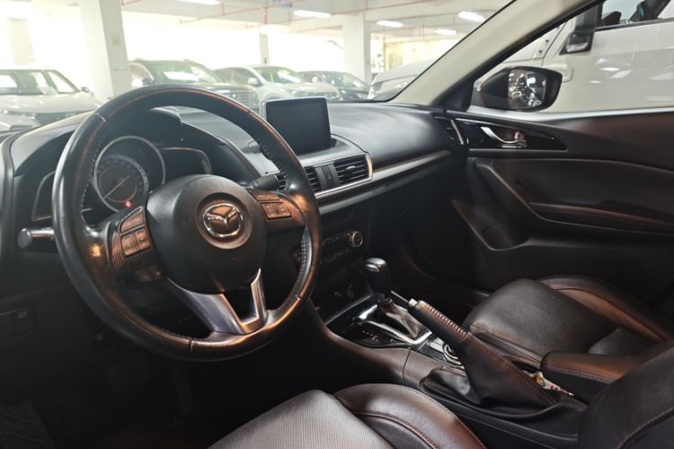 Used Mazda 3 Axela 2014 Sedan 2.0L Automatic Sport Model Interior 7