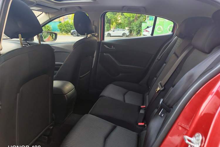 Used Mazda 3 Axela 2014 Hatchback 1.5L Automatic Luxury Model Interior 8