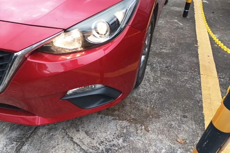 Used Mazda 3 Axela 2014 Sedan 1.5L Automatic Comfort Model Left Front Headlight