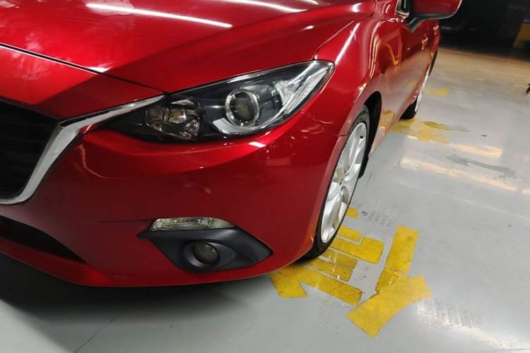 Used Mazda 3 Axela 2014 Sedan 2.0L Automatic Sport Model Left Front Headlight
