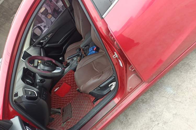 Used Mazda 3 Axela 2014 Sedan 1.5L Manual Comfort Model Left Front Seat