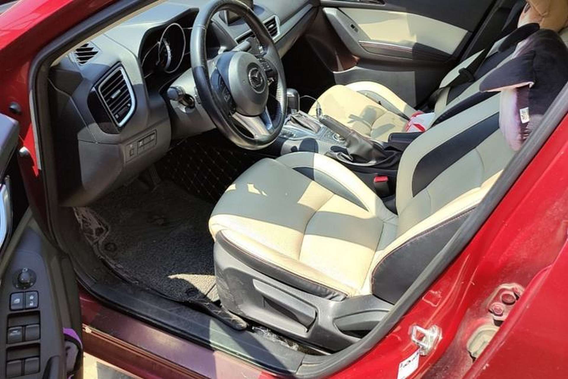 Used Mazda 3 Axela 2014 Sedan 2.0L Automatic Sport Model Left Front Seat