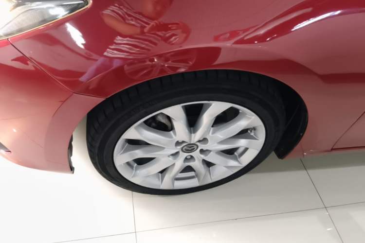 Used Mazda 3 Axela 2014 Sedan 2.0L Automatic Sport Model Left Front Wheel Hub