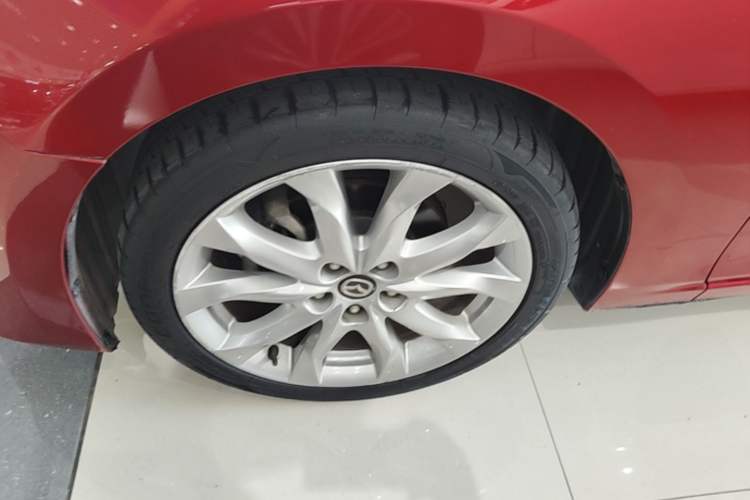 Used Mazda 3 Axela 2014 Sedan 2.0L Automatic Sport Model Left Front Wheel Hub