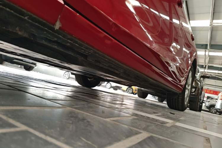 Used Mazda 3 Axela 2014 Sedan 1.5L Automatic Luxury Model Left Side Sill