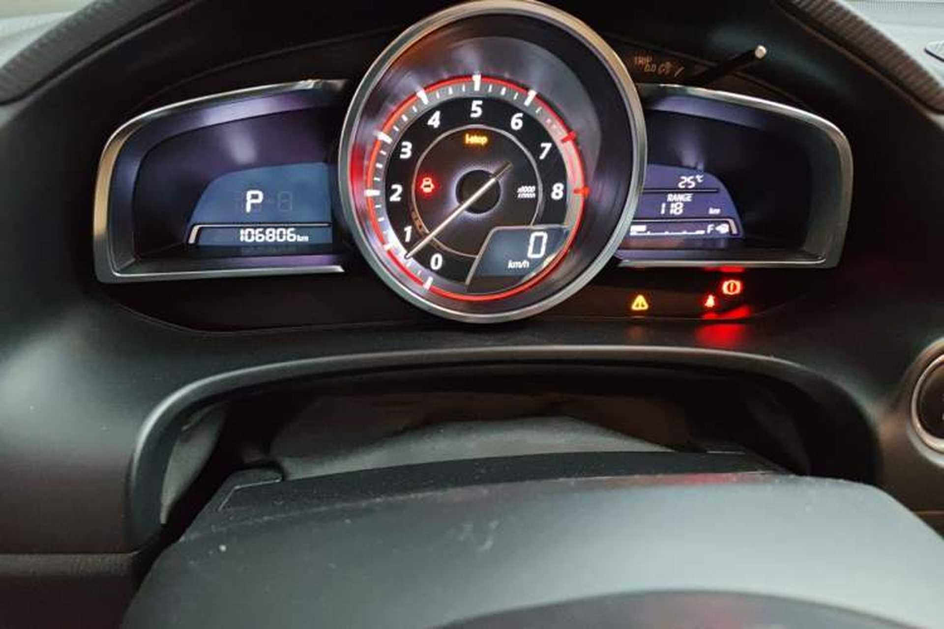 Used Mazda 3 Axela 2014 Sedan 2.0L Automatic Flagship Model Odometer Close Up