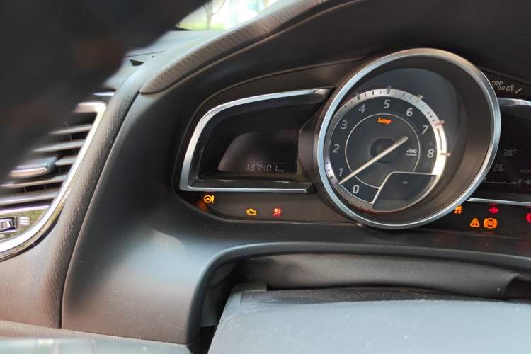 Used Mazda 3 Axela 2014 Sedan 2.0L Automatic Flagship Model Odometer Close Up