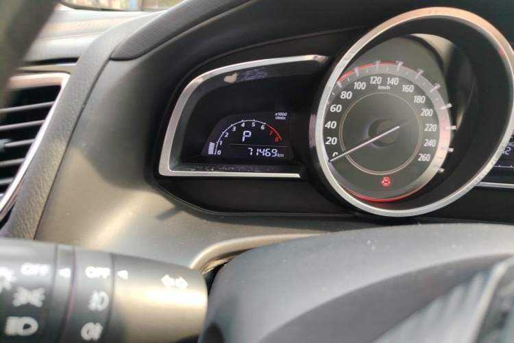 Used Mazda 3 Axela 2014 Sedan 1.5L Automatic Luxury Model Odometer Close Up