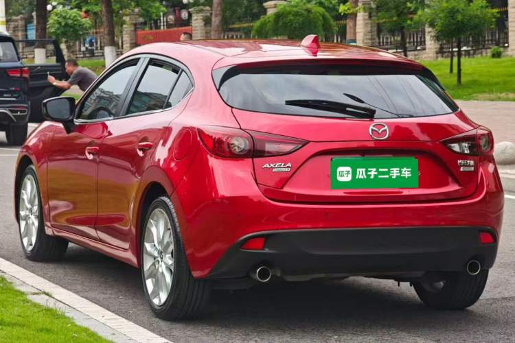 Used Mazda 3 Axela 2014 Hatchback 2.0L Automatic Sport Model Rear Left 45 Deg