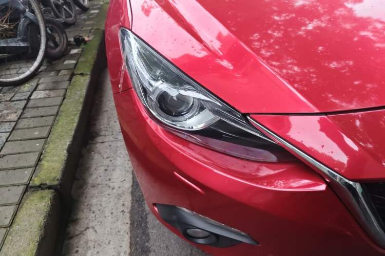 Used Mazda 3 Axela 2014 Hatchback 2.0L Automatic Flagship Model Right Front Headlight