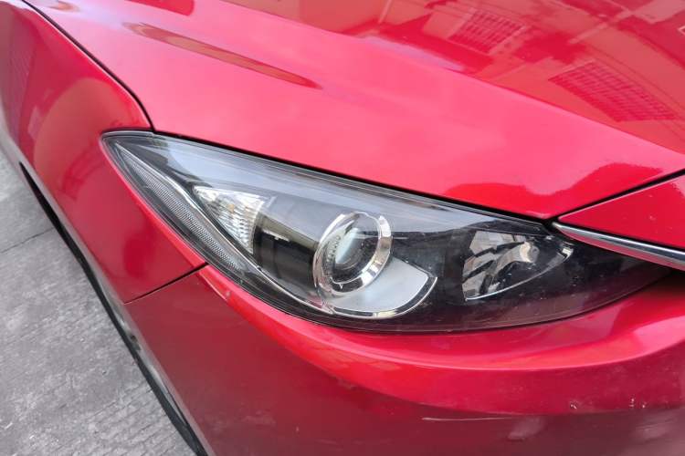 Used Mazda 3 Axela 2014 Hatchback 1.5L Manual Comfort Model Right Front Headlight
