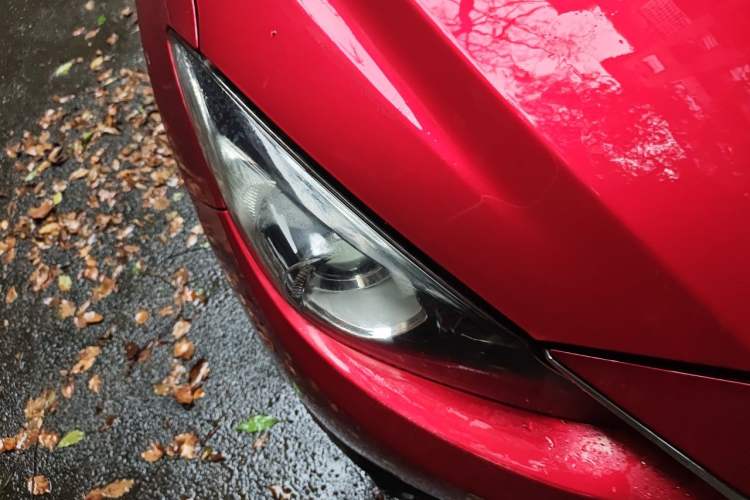 Used Mazda 3 Axela 2014 Sedan 2.0L Automatic Sport Model Right Front Headlight