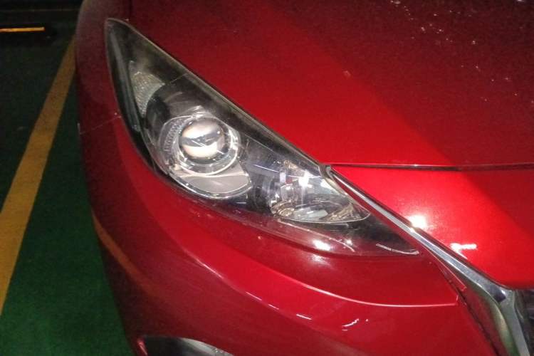 Used Mazda 3 Axela 2014 Sedan 2.0L Automatic Sport Model Right Front Headlight