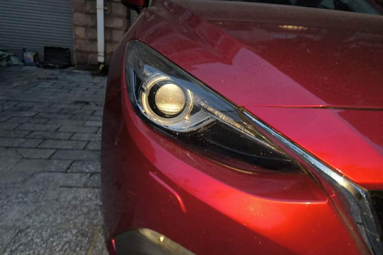 Used Mazda 3 Axela 2014 Hatchback 2.0L Automatic Flagship Model Right Front Headlight