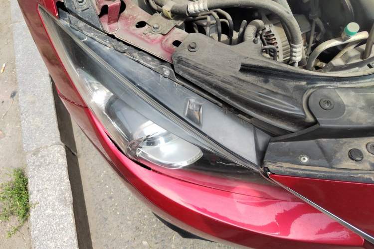 Used Mazda 3 Axela 2014 Hatchback 2.0L Automatic Sport Model Right Front Headlight